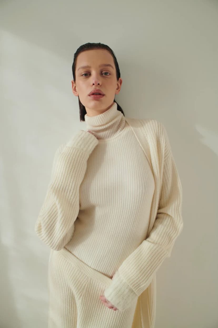 MADELEINE THOMPSON brand image