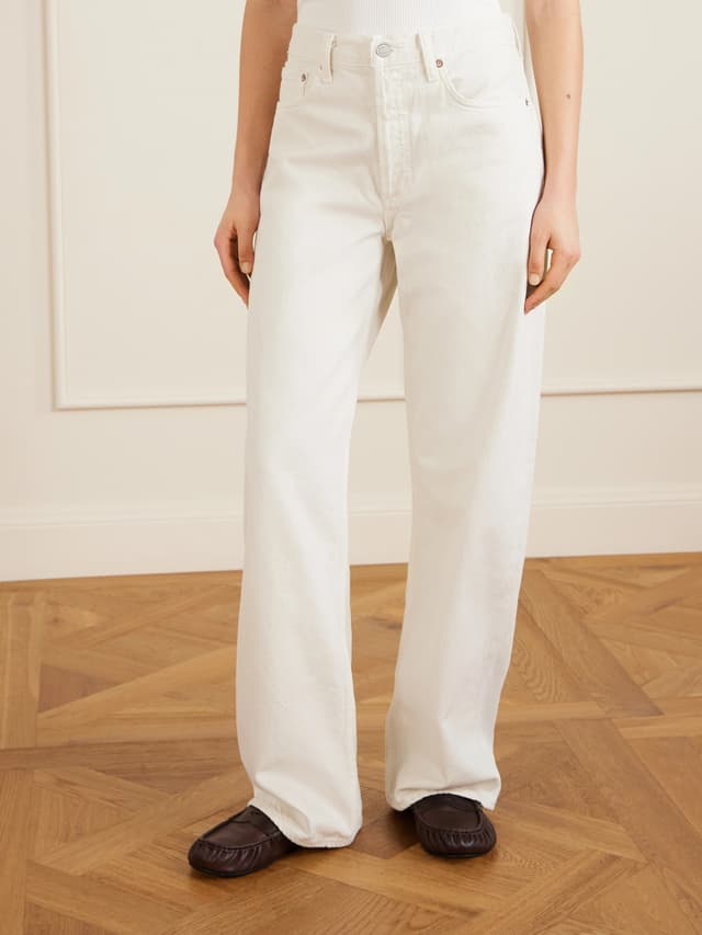 "Relaxed straight-leg white jeans for spring outfits"